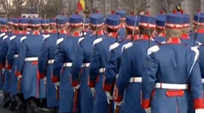 Românii sărbătoresc Ziua Naţională. Vezi imagini de la parada militară  346175