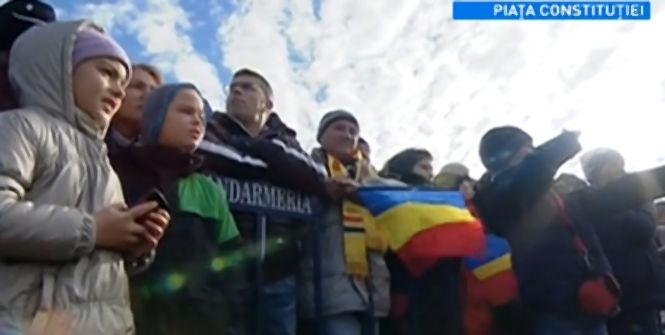Românii sărbătoresc Ziua Naţională. Vezi imagini de la parada militară  346178