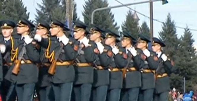 Românii sărbătoresc Ziua Naţională. Vezi imagini de la parada militară  346180