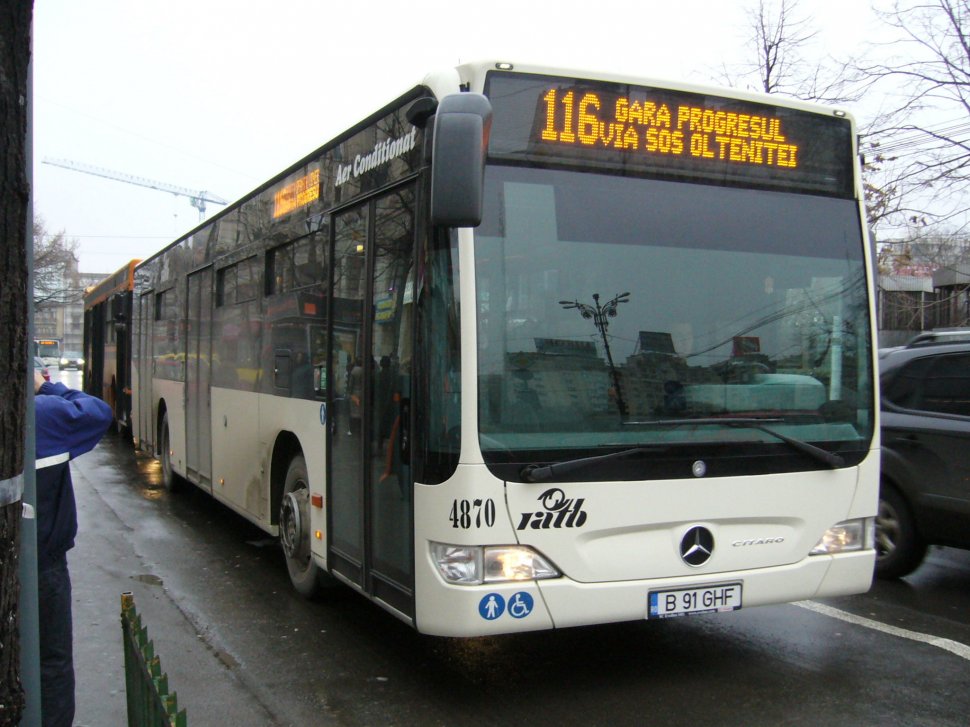 Accident grav în București cu un autobuz RATB