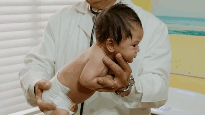 Cum să linişteşti un bebeluş din plâns.Trucurile de succes ale unui medic pediatru