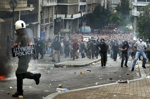 Proteste de amploare la Atena. Unul din patru greci nu are loc de muncă