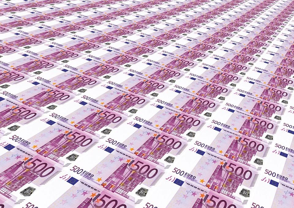 Un europarlamentar ceh a încercat să scoată din bancă 350 de milioane de euro
