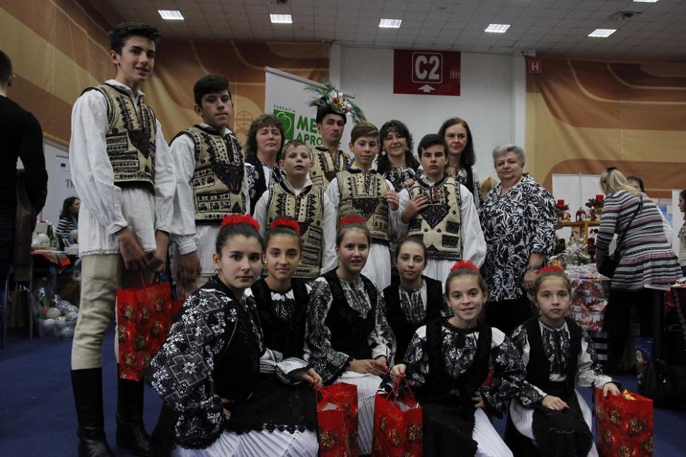 Copiii au fost inima Fundației Mereu Aproape la IWA Charity Christmas Bazaar 2015 347903