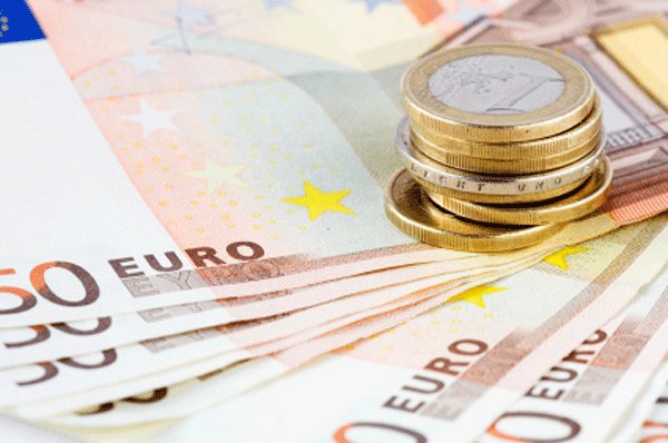 Daily Income: Bariere în calea banilor europeni. Cereri de rambursare blocate, risc de faliment