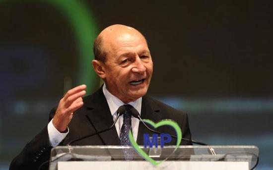 Traian Băsescu își atacă propriul partid