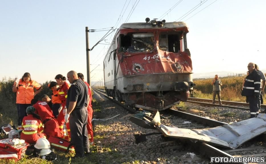 Accident cu trei morți, la Brașov. Traficul rutier și feroviar în zonă a fost blocat