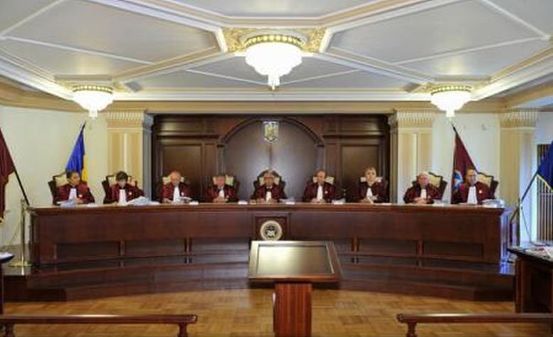 CCR a admis sesizarea lui Iohannis referitoare la procesul de restituire a imobilelor preluate abuziv de regimul comunist 