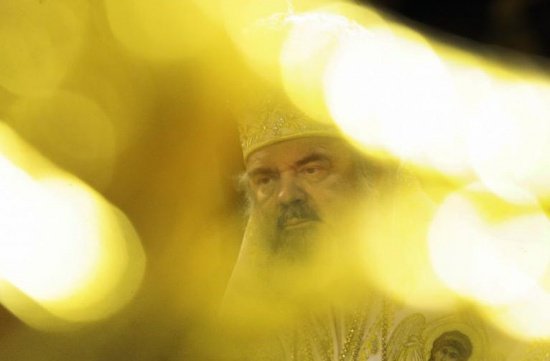 Patriarhul Daniel și-a sărbătorit ziua numelui. Ce oficial român NU i-a transmis mesaj de felicitare