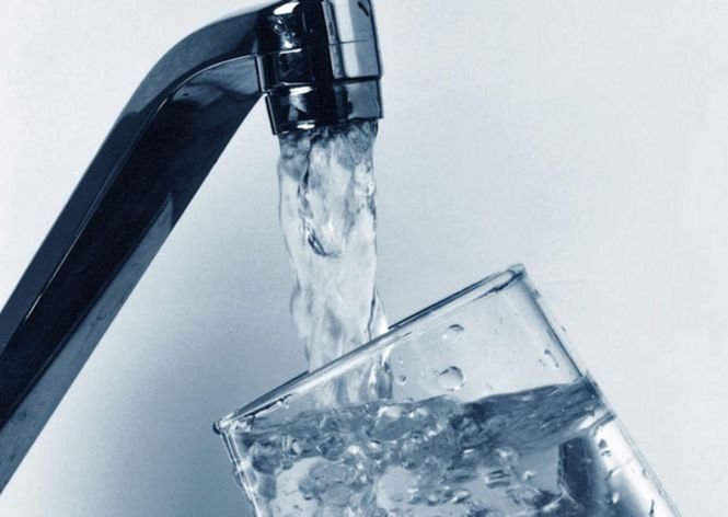 Se ieftineşte apa în Bucureşti, de la 1 ianuarie 2016. Vezi cu cât scade preţul apei potabile 