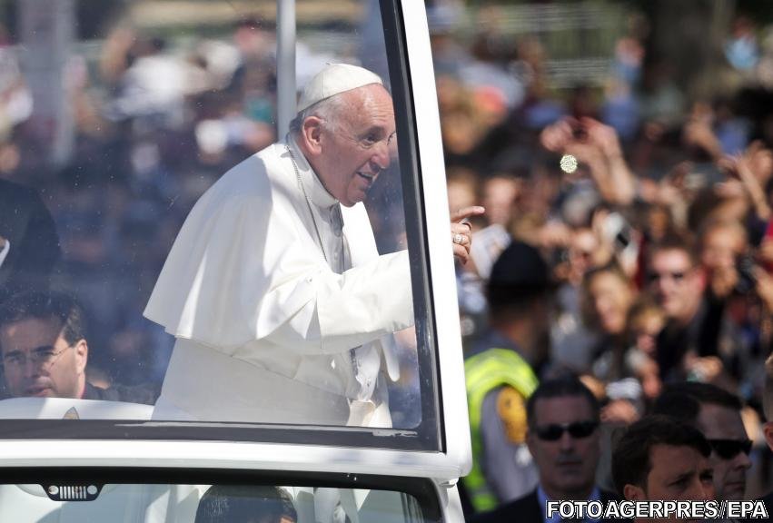 Papa Francisc a deschis la Roma o 'poartă sfântă' pentru cei excluşi