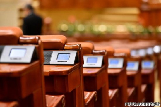 Surse: Parlamentarii au presat șefii de partide pentru pensiile speciale