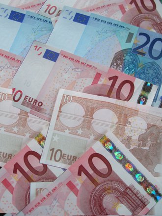 Bulgaria reduce numărul săracilor: Salariul minim va crește la 214,70 euro de la 1 ianuarie 2016 
