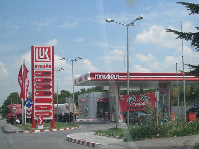 Decizie uriașă luată de Lukoil la final de an. Se retrage din cauza sentimentelor anti-rusești