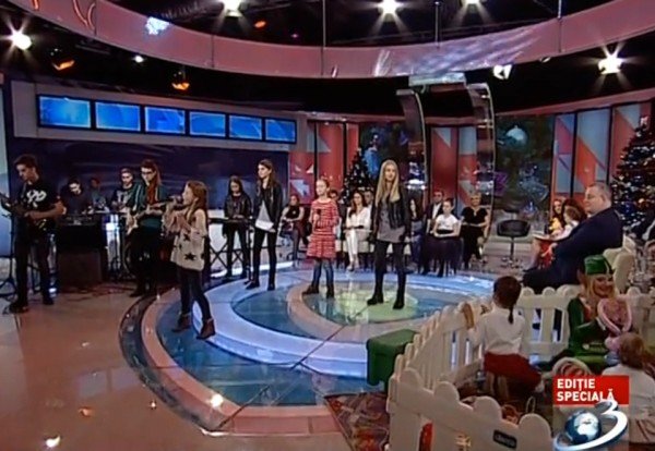Moment muzical la Antena 3 cu Fabrica de Muzică şi băiatul Andreei Stroe