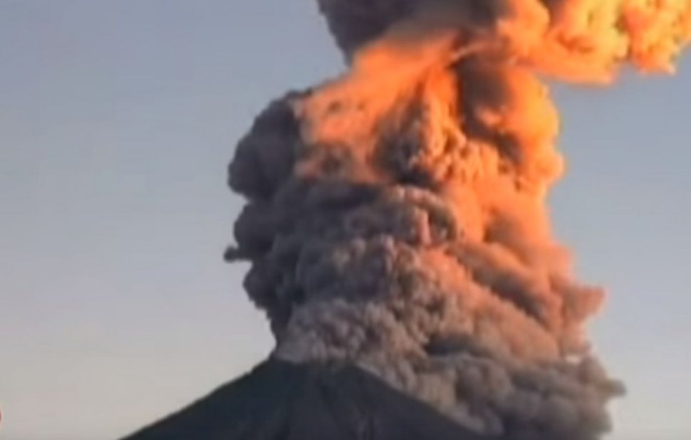 Imagini apocaliptice în Mexic. Erupţie vulcanică spectaculoasă în Mexic - VIDEO