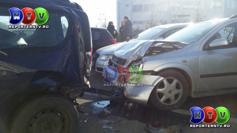 Accident în lanţ în zona Mamaia. Cinci maşini au fost avariate