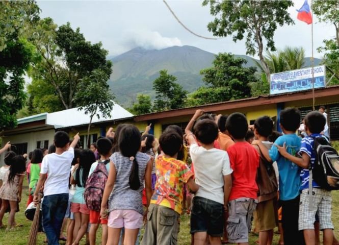 Alertă în Filipine. Unul dintre cei mai activi vulcani a aruncat cenușă în atmosferă 