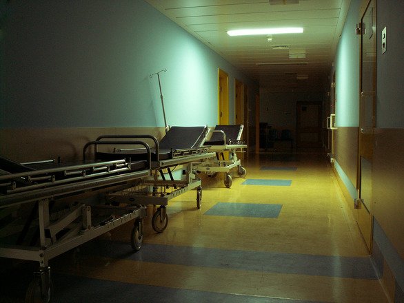 Raport alarmant. Răniţii din Colectiv, trataţi în spitale care nu sunt dotate corespunzător pentru prevenirea infecţiilor