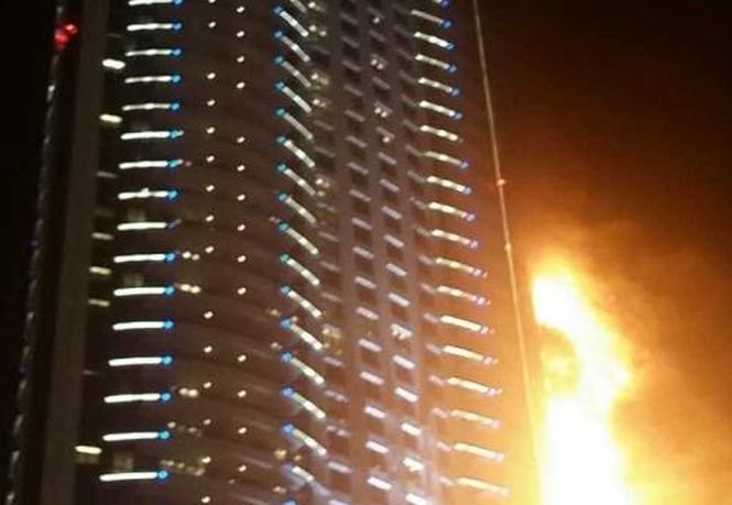 Incendiu uriaș într-un hotel din Dubai. 16 persoane au fost rănite - VIDEO 