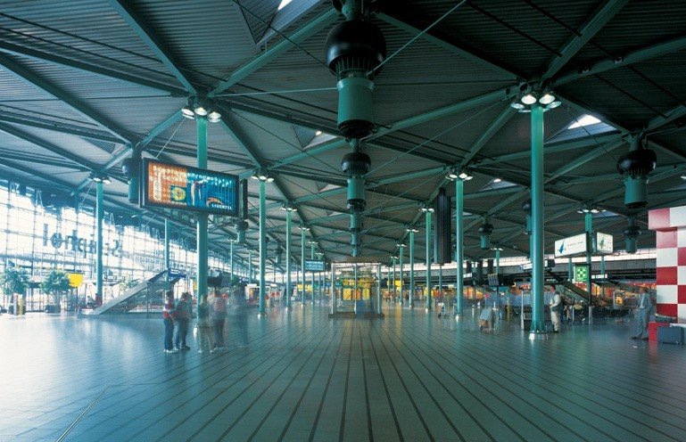 Aeroportul Schiphol din Amsterdam, evacuat din cauza unei amenințări teroriste