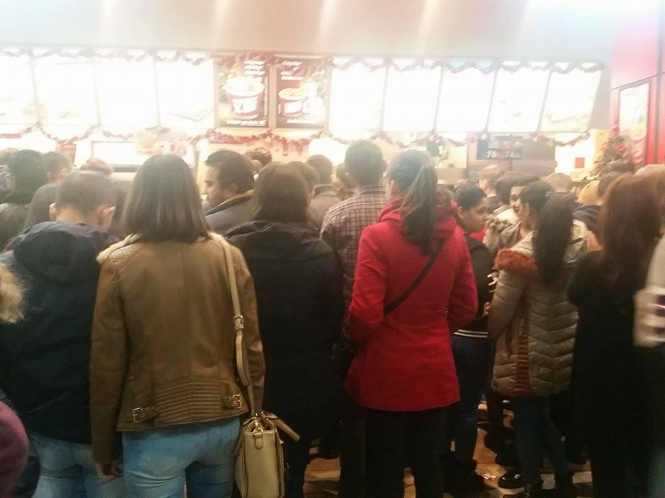 Scene halucinante într-un mall din București în prima zi a anului. FOTO 352401