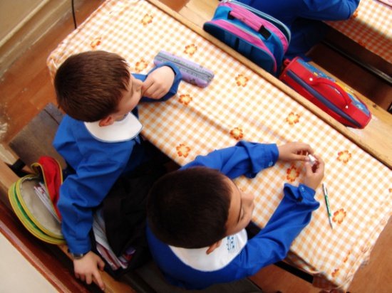 Ţara abandonului şcolar. Aproape o cincime dintre elevii români rămân cu cel mult opt clase