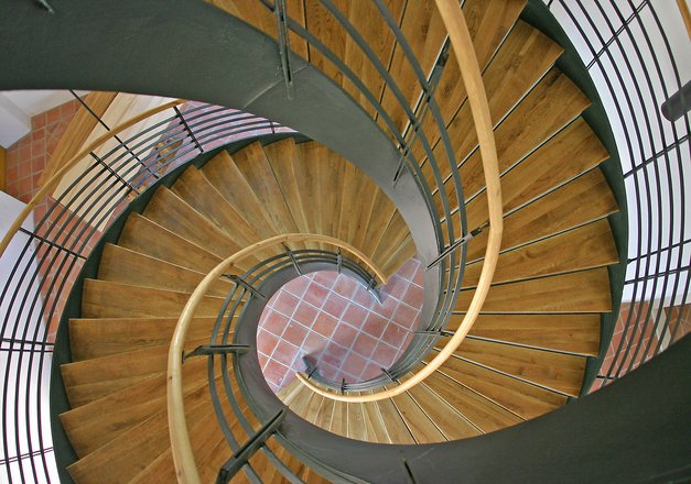 La Spitalul Judeţean Timişoara, oamenii sunt obligaţi să urce pe scări chiar şi 9 etaje. Motivul este incredibil