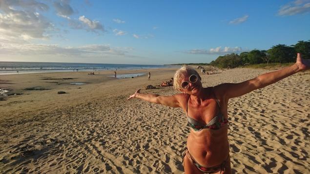 Cum arata Monica Tatoiu in costum de baie! Are 59 de ani si nu se rusineaza deloc 353460