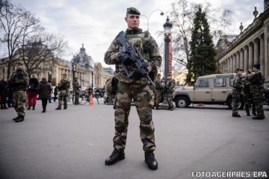 Autorul atacului de la un comisariat din Paris a fost identificat. Cine este agresorul