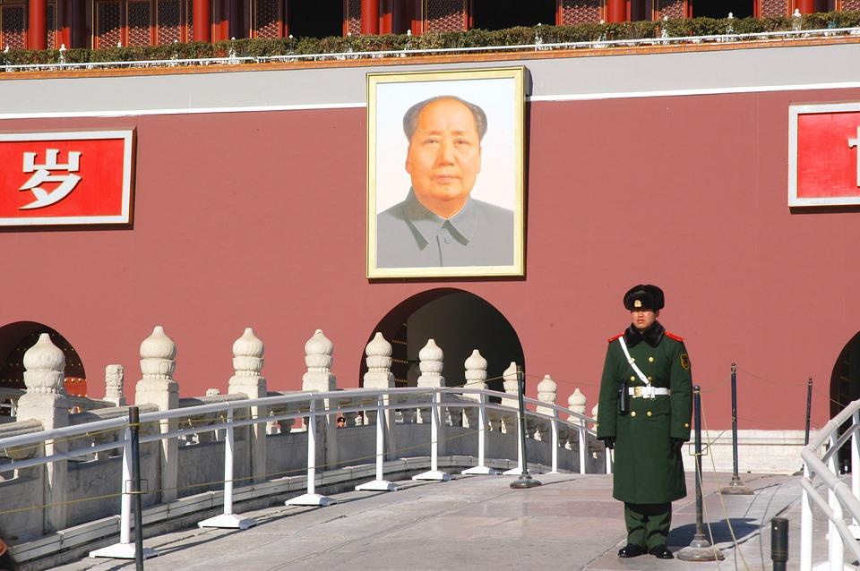 Statuia uriaşă de 500.000 de dolari cu Mao a fost demolată