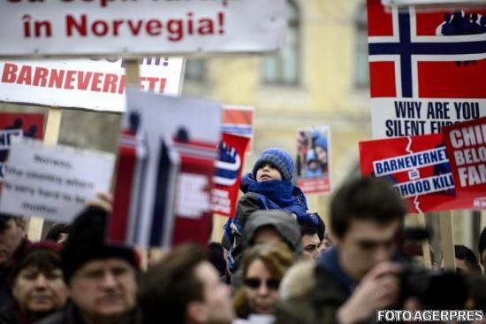 Impressive images. Worldwide protests to support the Romanian family whose children were taken away by the Norwegian state 