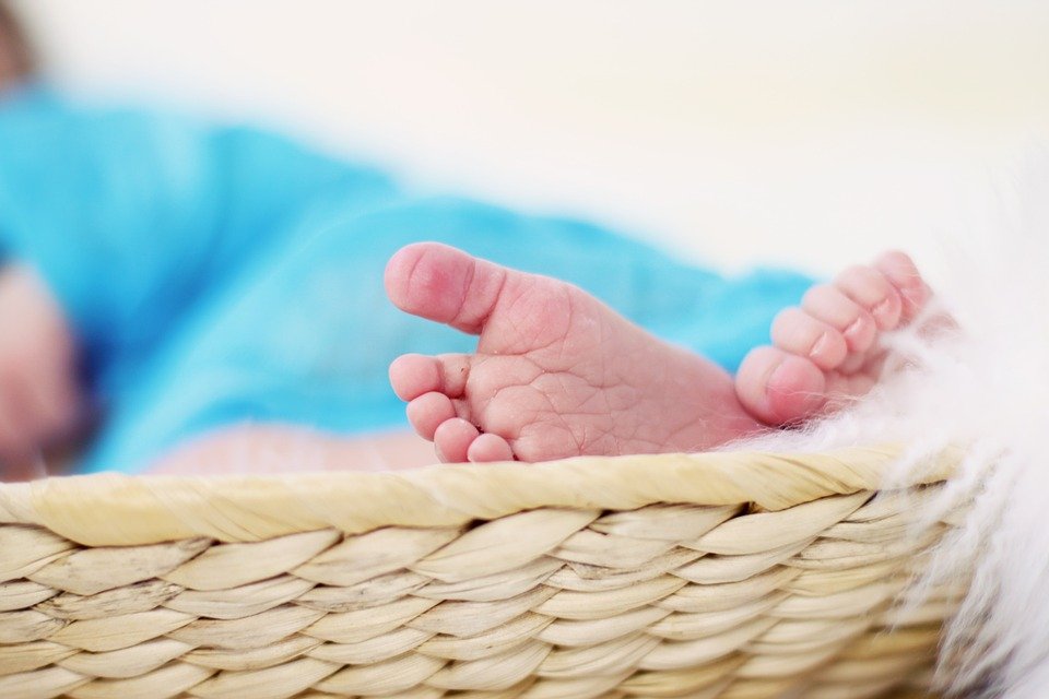 Reacţia surprinzătoare a Colegiului Medicilor la cazul bebeluşului născut cu malformaţii
