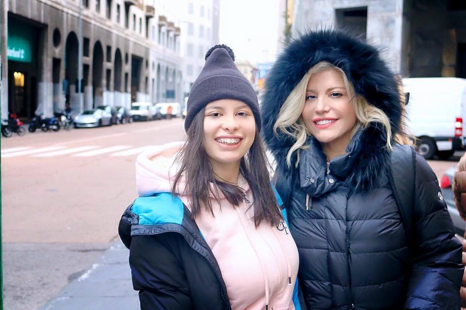 Toată lumea ştie cum arată Loredana, însă uite-o pe fiica ei! Crezi că seamănă? 354263