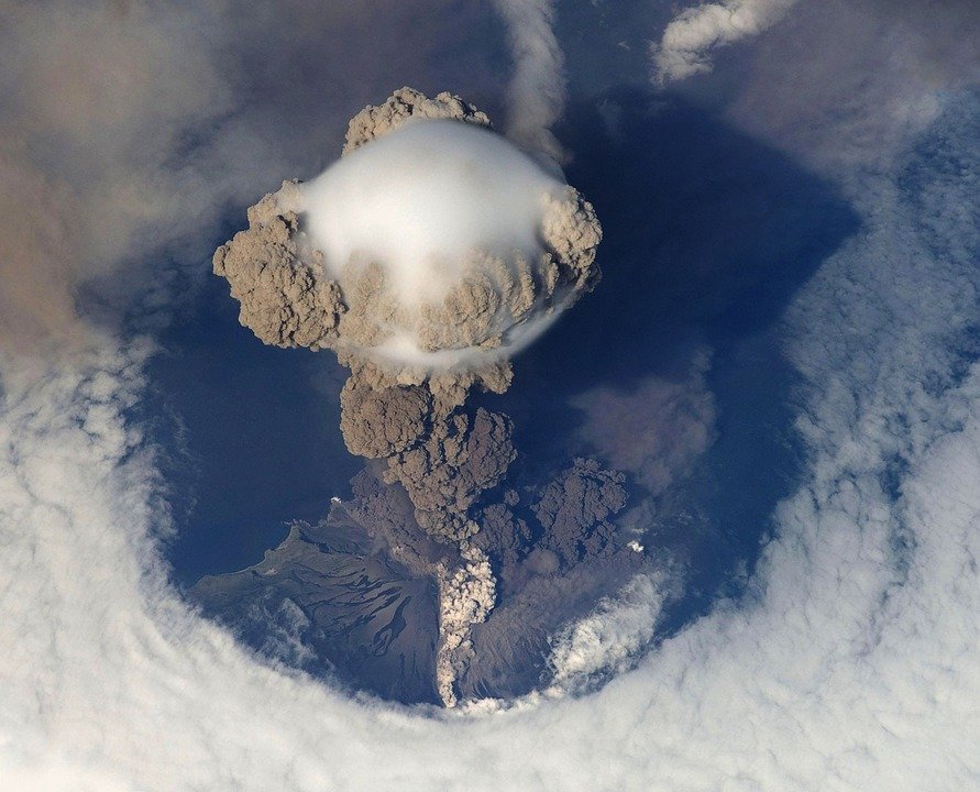 Unul dintre cei mai mari vulcani din Rusia a erupt din nou