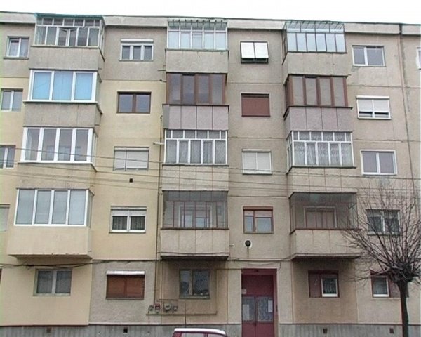 Aproape jumătate dintre familiile din România trăiesc în una sau două camere