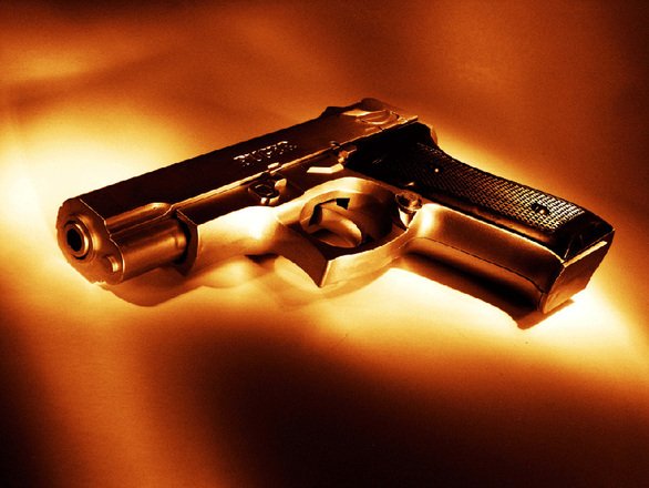 Un copil de trei ani s-a sinucis din greșeală, împușcându-se cu arma tatălui
