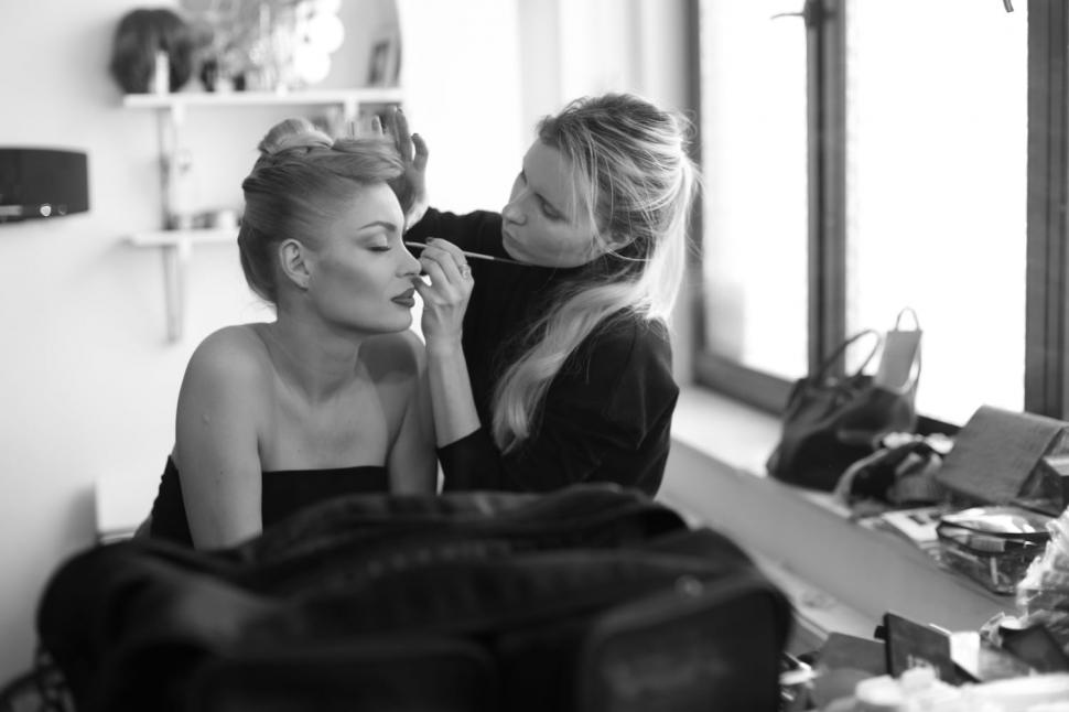  Imagini nemaivazute cu Valentina Pelinel! Cum arata nemachiata si cu bigudiuri in cap 354745