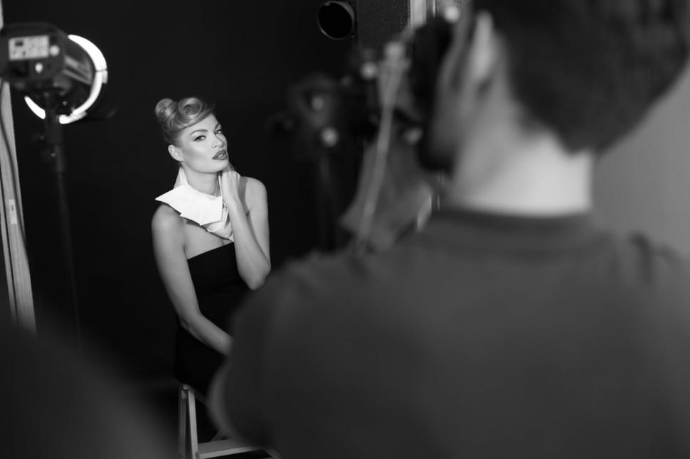  Imagini nemaivazute cu Valentina Pelinel! Cum arata nemachiata si cu bigudiuri in cap 354746