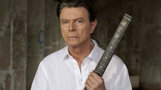 Londra se departe de David Bowie cu un mesaj electronic afişat pe Turnul BT