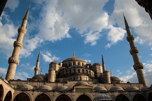 Panică: Românii aflați în vacanță la Istanbul insistă la agențiile de turism să fie aduși acasă. Ce răspuns au primit