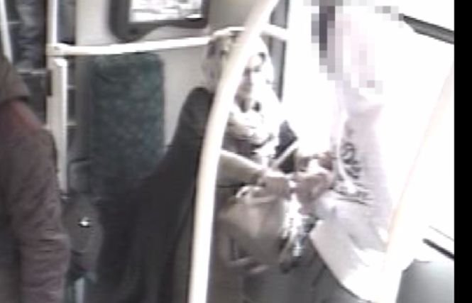 „Ucideți păgânii!” O islamistă din Londra a atacat cu cuțitul în autobuz