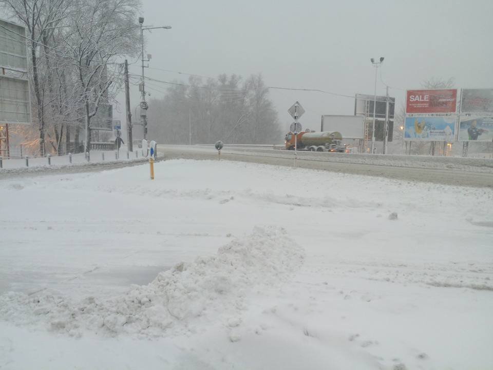 România sub zăpadă. Meteorologii modifică avertizările meteo. Vezi care este starea drumurilor