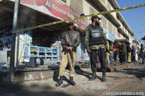 Atac sinucigaş în Pakistan. Cel puţin zece persoane au murit 