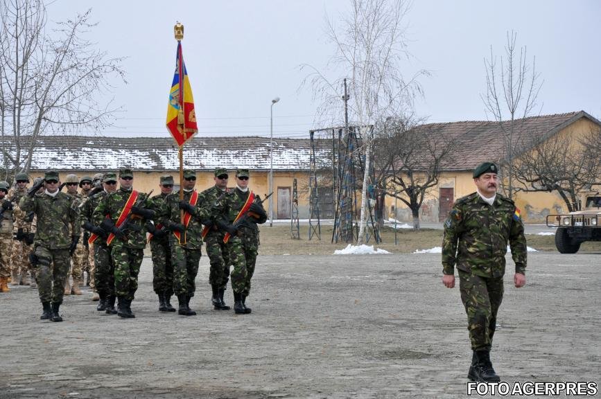Doi militari răniţi anul trecut în Afganistan, decoraţi de preşedintele Iohannis