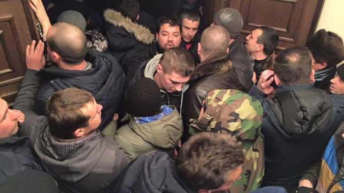 Primele victime ale protestelor de la Chișinău. Șase persoane au ajuns la spital