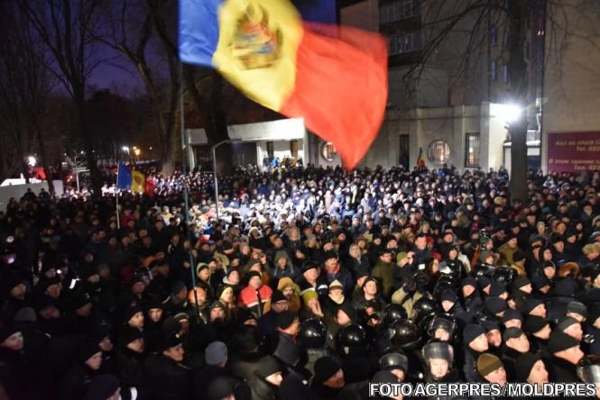 Situație tensionată în Republica Moldova. Apelul președintelui Nicolae Timofti, aflat sub protecția puternică a poliției