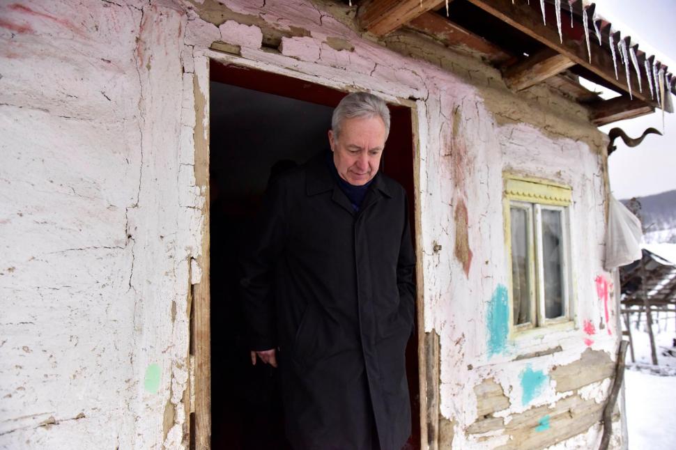 Ambasadorul SUA a vizitat o comunitate de romi. Care a fost reacția lui Hans Klemm 357282