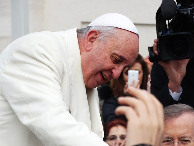 Cum răspunde Papa Francisc unor întrebări puse de copii