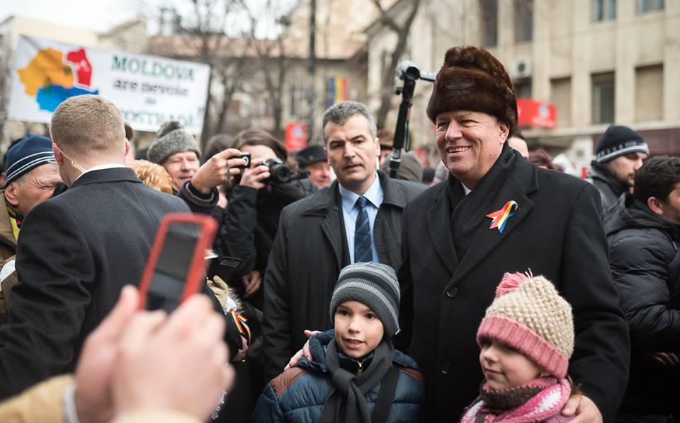Cum a venit Klaus Iohannis îmbrăcat la Ziua Unirii mici de la Iași. Moldovenii au rămas mască 357599
